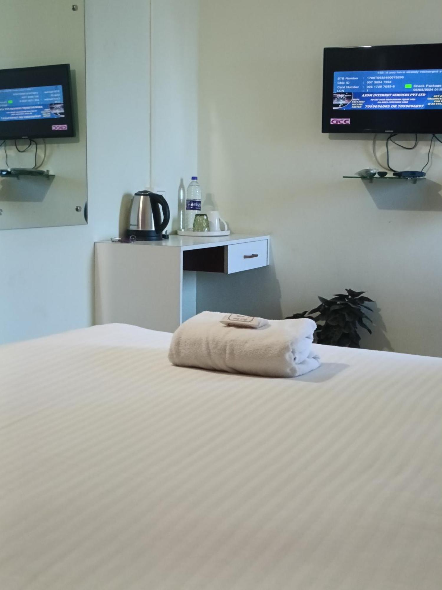 Hotel Bhargav Guwahati Dış mekan fotoğraf